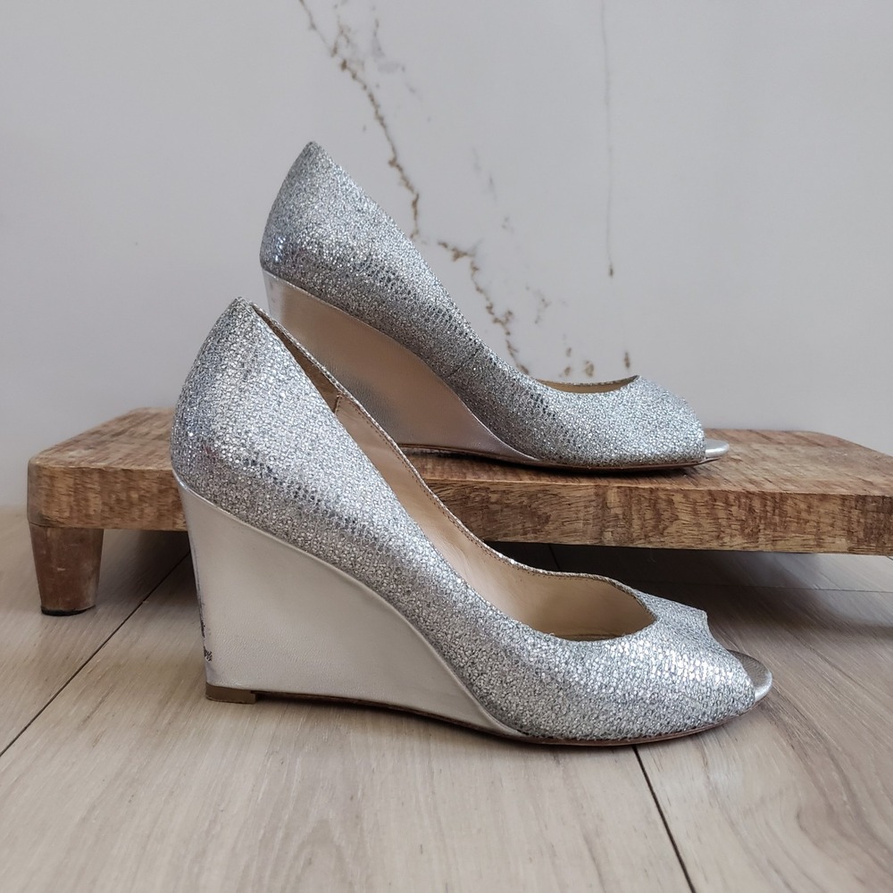 Badgley Mischka Awake Wedges Womens 6 Silver Glitter Peep Toe Wedding